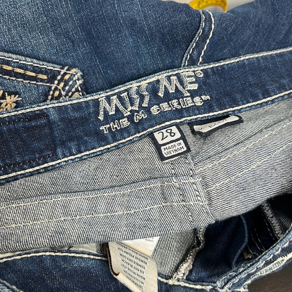 Miss Me Women’s Jeans THE M SERIES 28 Style X1022BL boot cut dark wash - Picture 7 of 9